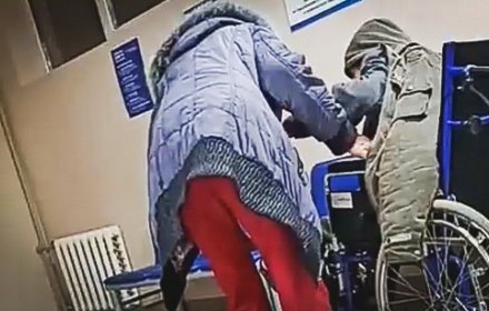 Пациент плюнул в лицо медику